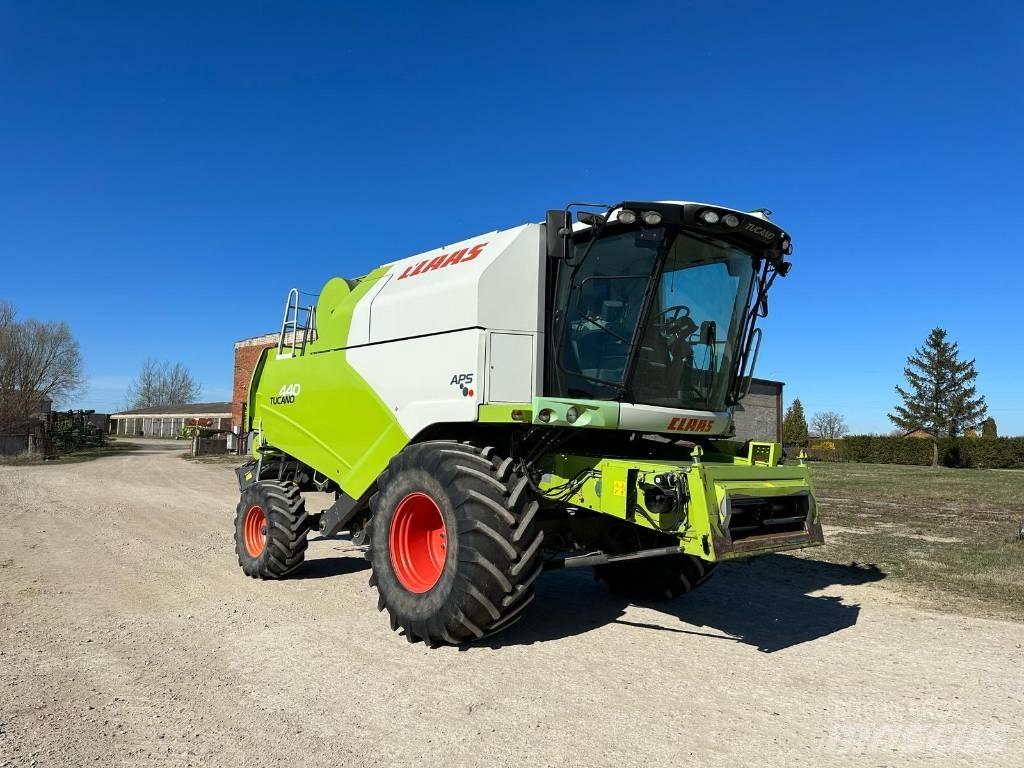 CLAAS Tucano 440 Derliaus nuėmimo kombainai