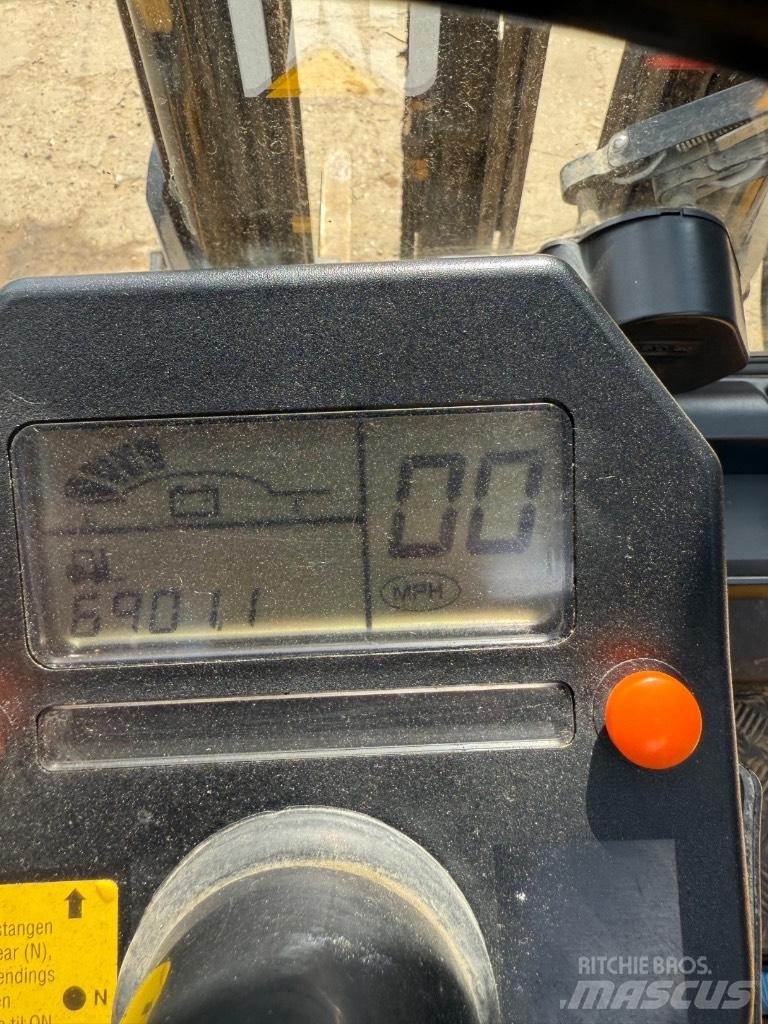 CAT EP 16 Elektriniai šakiniai krautuvai