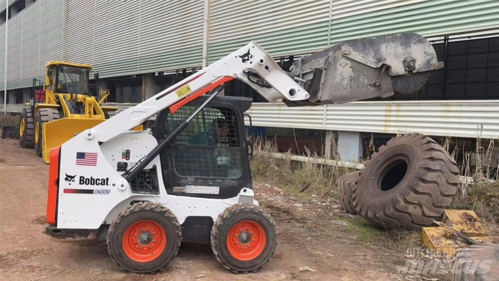 Bobcat S 550 Krautuvai su šoniniu pasukimu