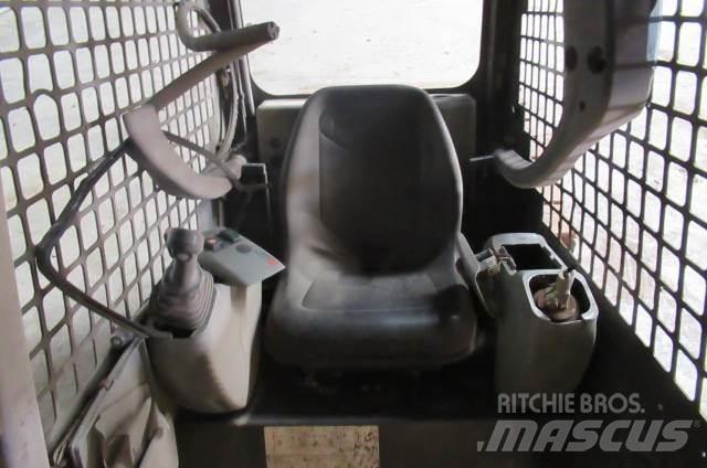 Komatsu SK714 Kabinos ir interjeras