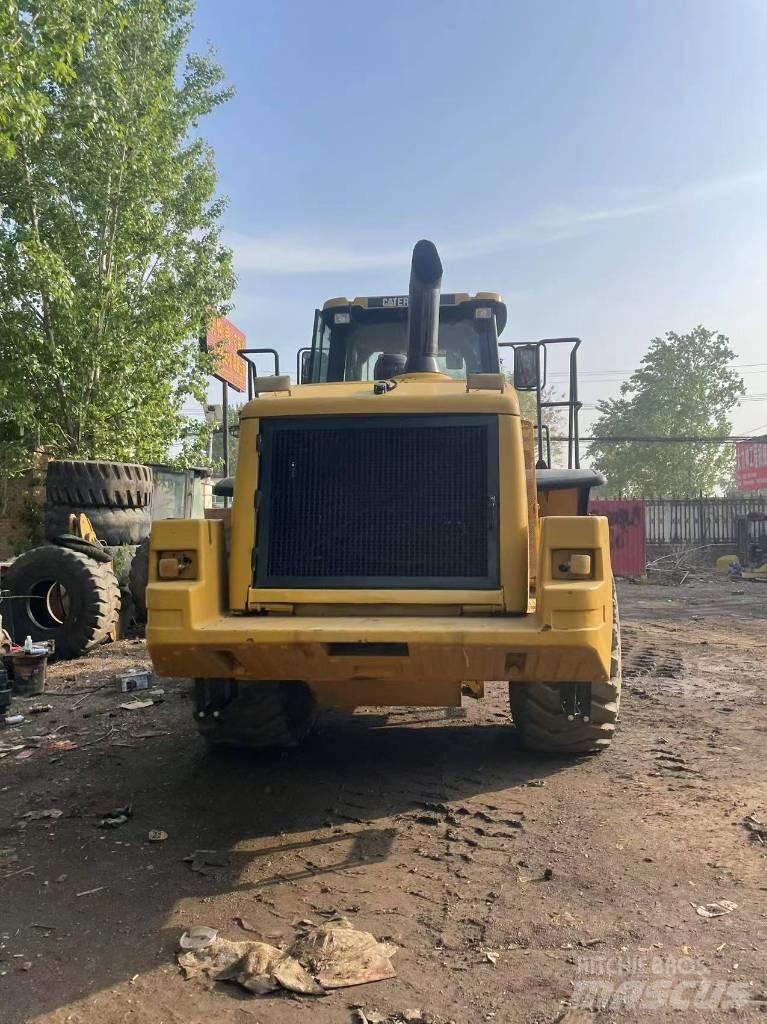 CAT 966 Ratiniai ekskavatoriai