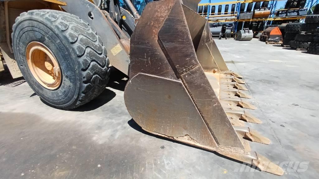 Volvo L 180 F Naudoti ratiniai krautuvai