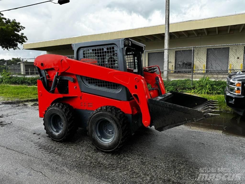 Kubota SSV 75 Krautuvai su šoniniu pasukimu