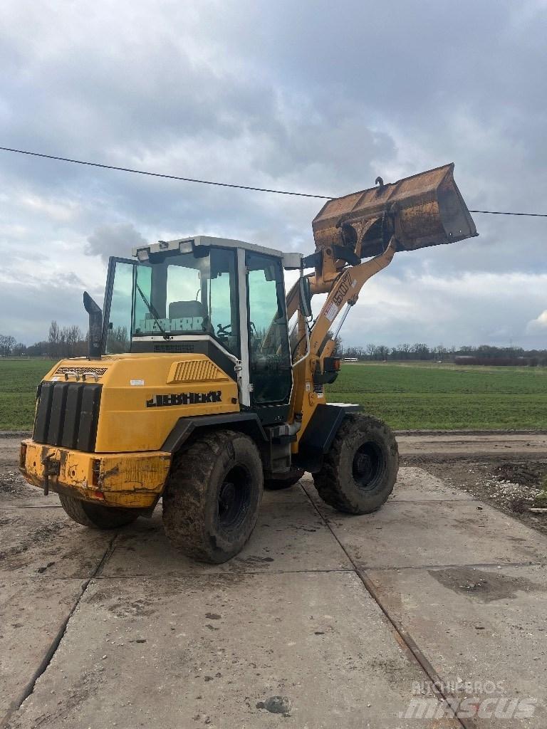 Liebherr 507 Naudoti ratiniai krautuvai