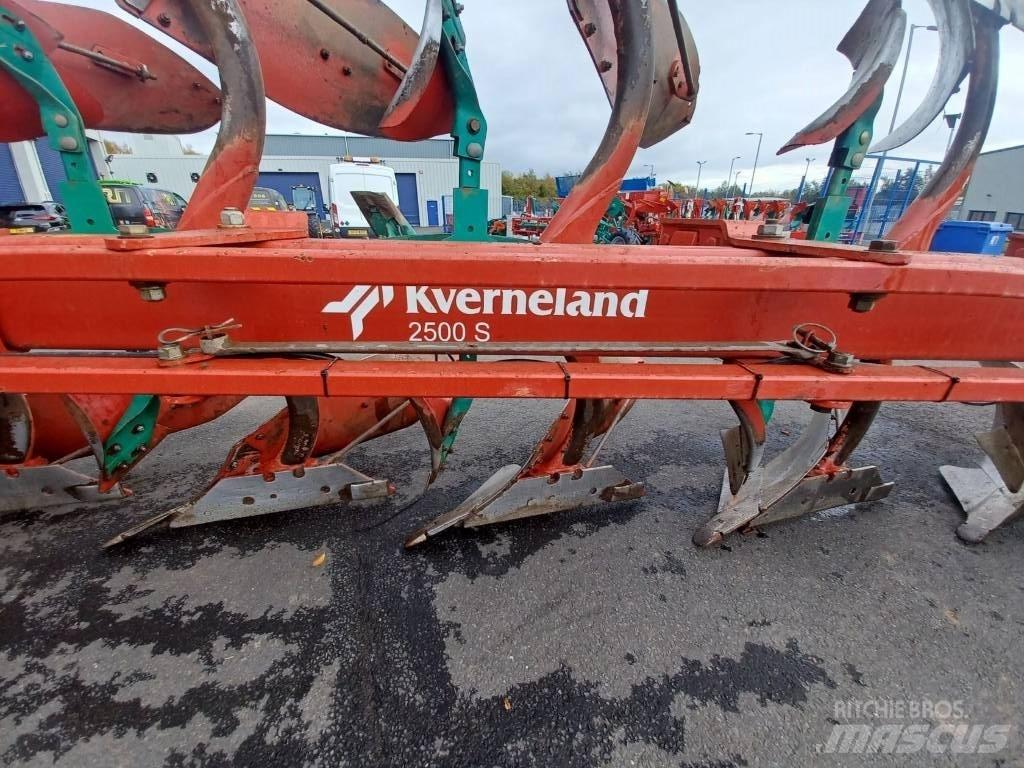 Kverneland 2500S Standartiniai plūgai