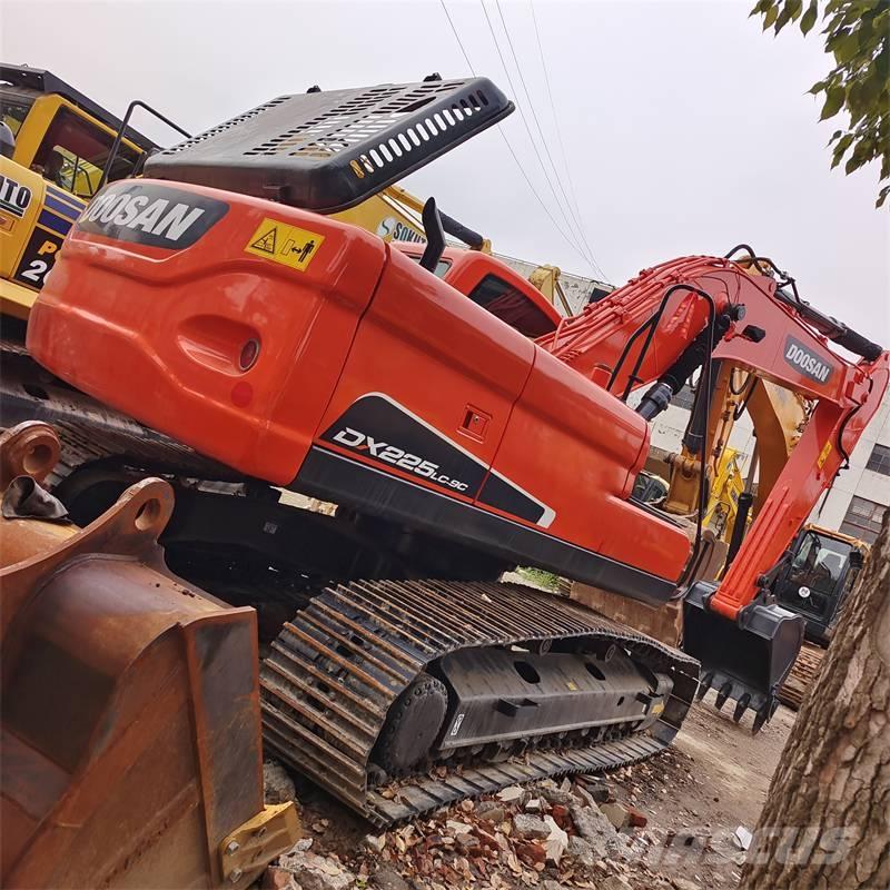 Doosan DX 225 LC Vikšriniai ekskavatoriai