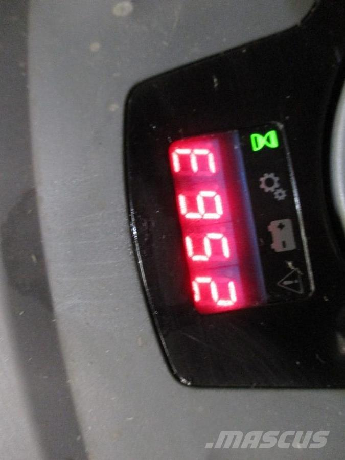 Toyota SPE120 Žemų aukščių keltuvai su platforma