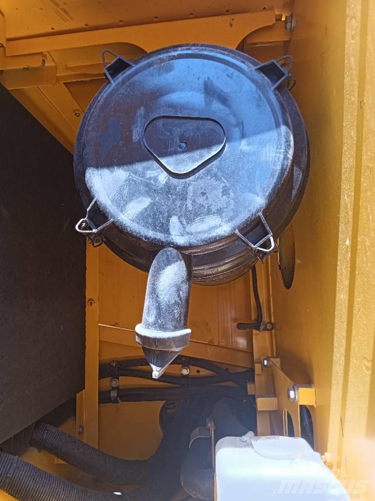Komatsu PC 220 Vikšriniai ekskavatoriai