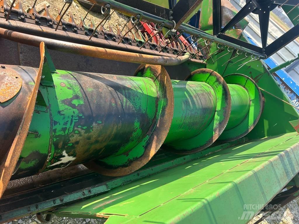 John Deere 2256 Derliaus nuėmimo kombainai