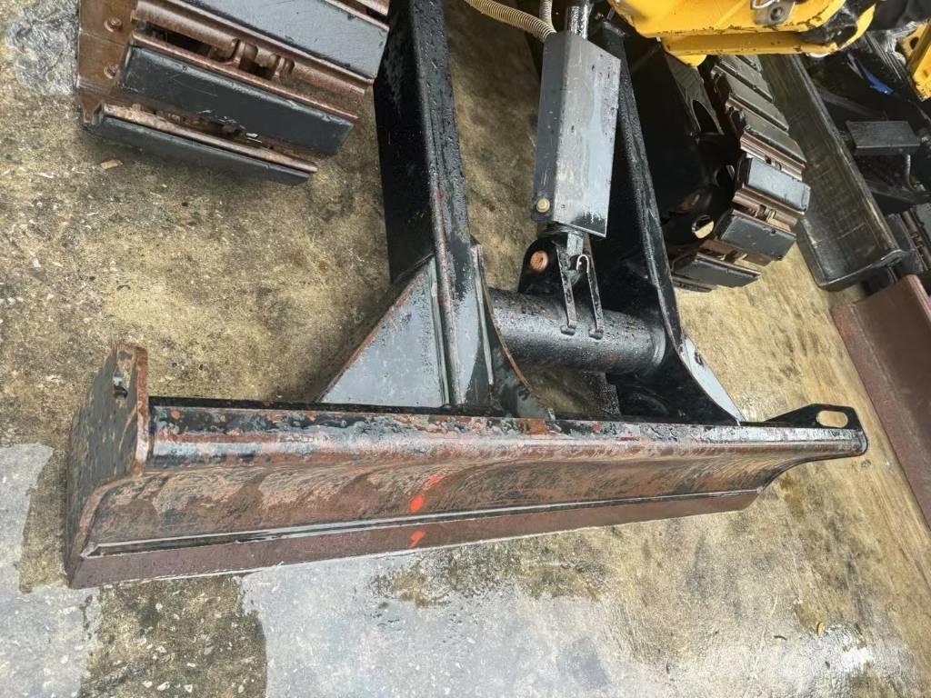CAT 303 E CR Vikšriniai ekskavatoriai