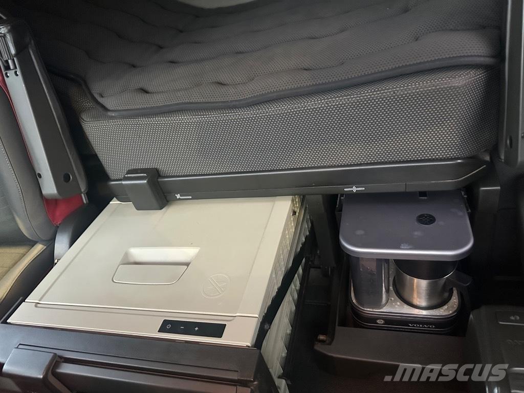 Volvo FH 500 8X4*4 Sunkvežimiai su keliamuoju kabliu