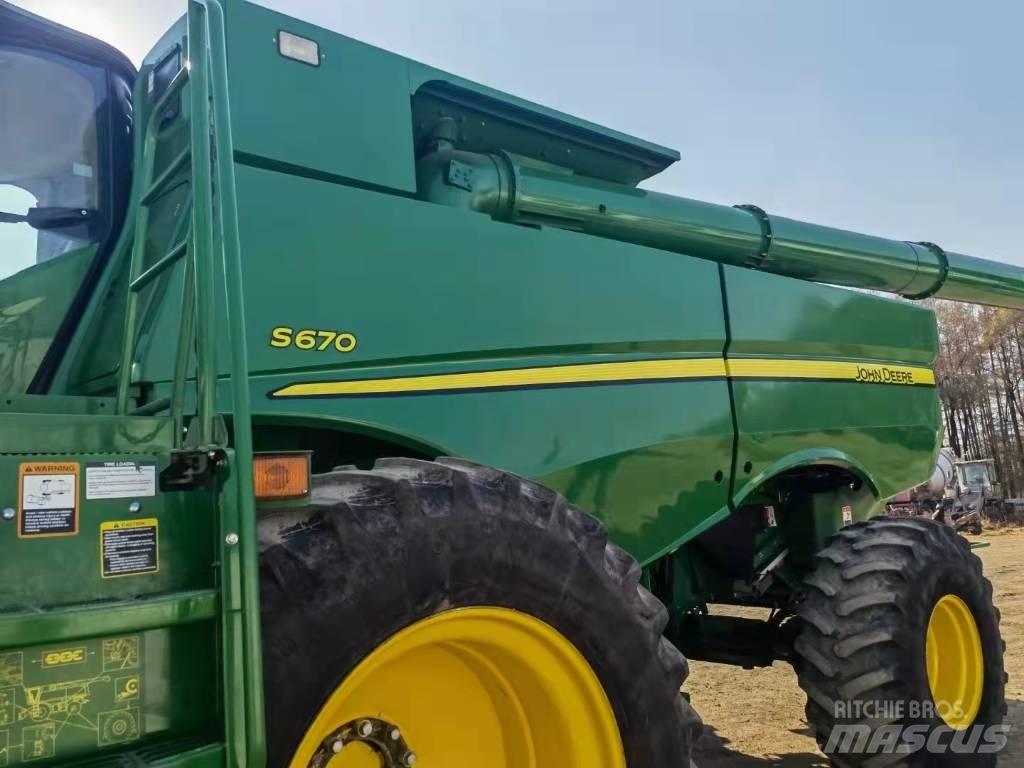 John Deere S670 Derliaus nuėmimo kombainai
