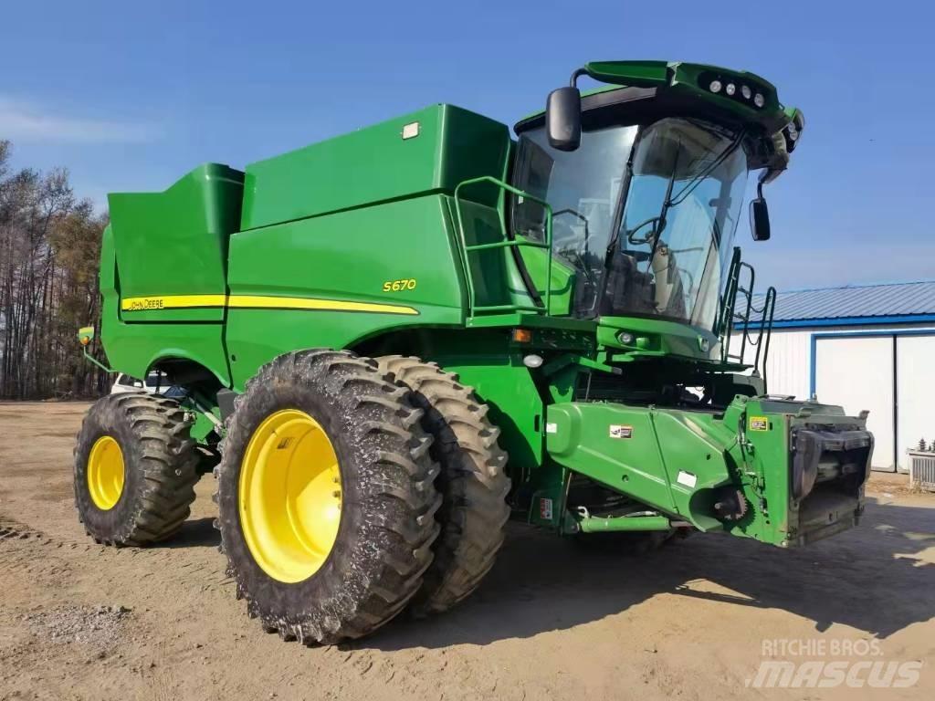 John Deere S670 Derliaus nuėmimo kombainai