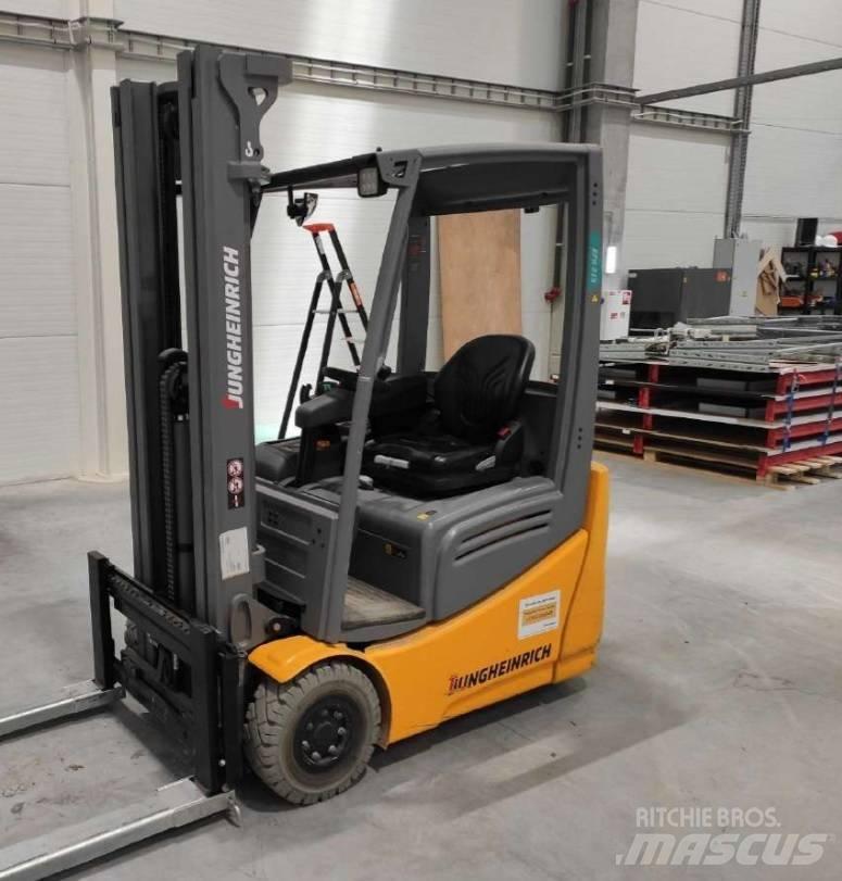 Jungheinrich EFG 215 Elektriniai šakiniai krautuvai