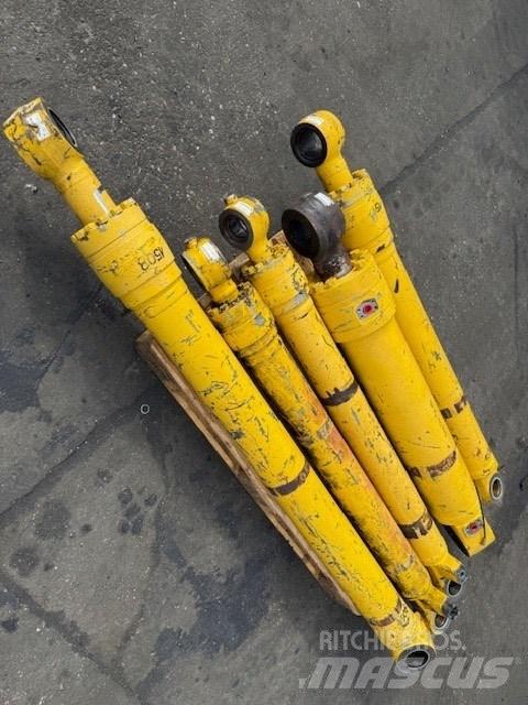 Komatsu PW 180 Hidraulikos įrenginiai