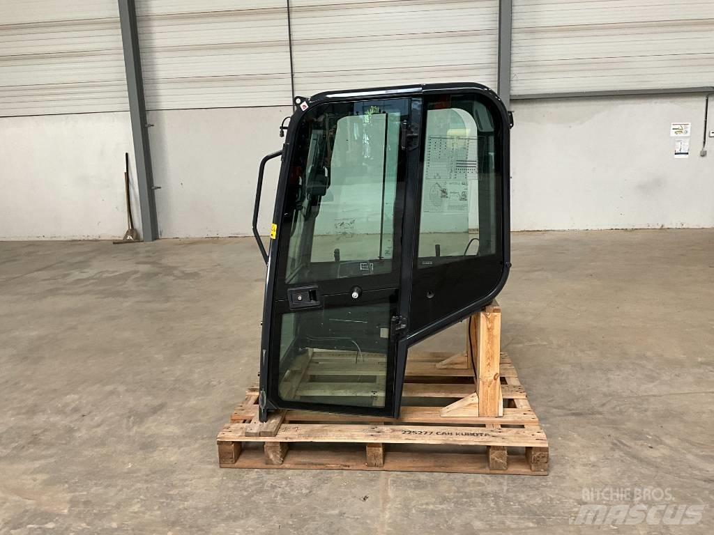 Kubota U 27-4 Kabinos ir interjeras