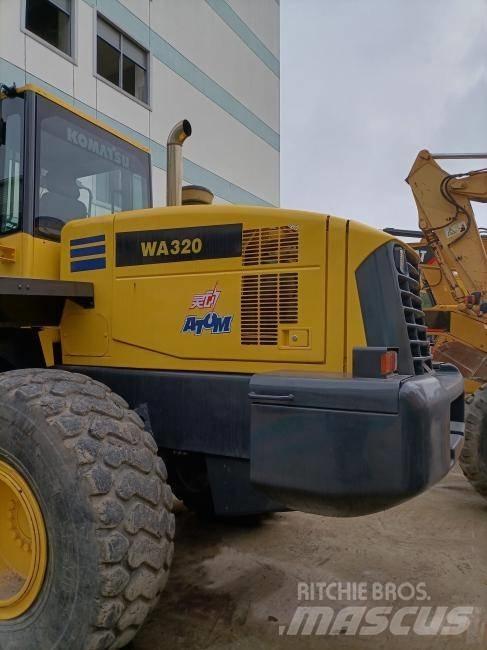Komatsu WA 320 Naudoti ratiniai krautuvai