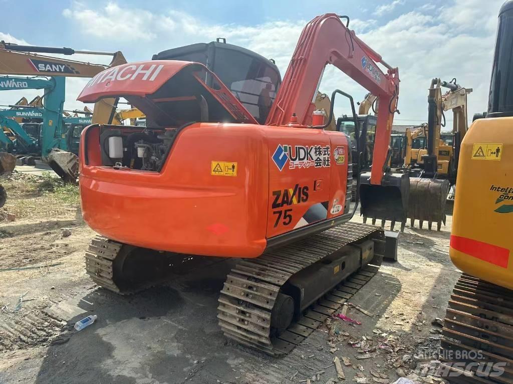 Hitachi ZX 75 Vidutinės galios ekskavatoriai 7-12 t