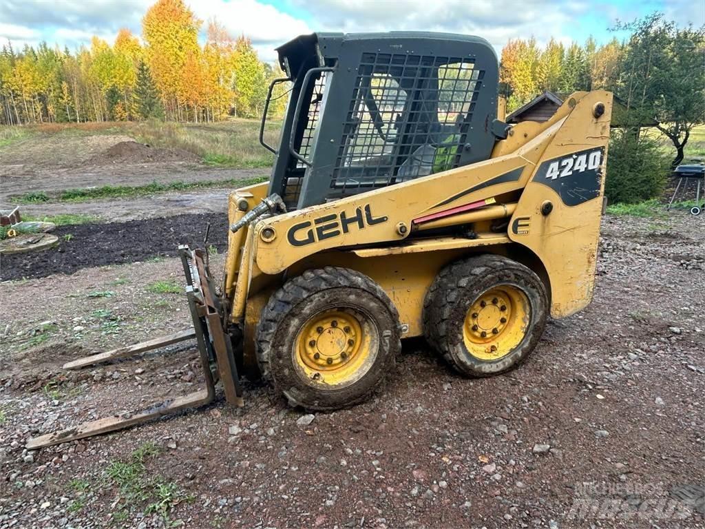 Gehl 4240 Krautuvai su šoniniu pasukimu