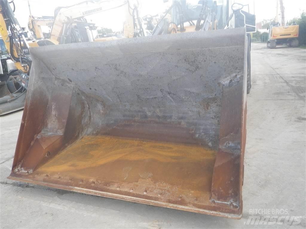 Liebherr L 538 Naudoti ratiniai krautuvai