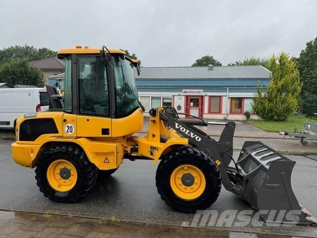 Volvo L 30 G Naudoti ratiniai krautuvai