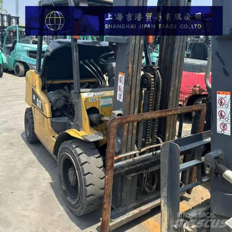 CAT DP 35 N Dyzeliniai krautuvai