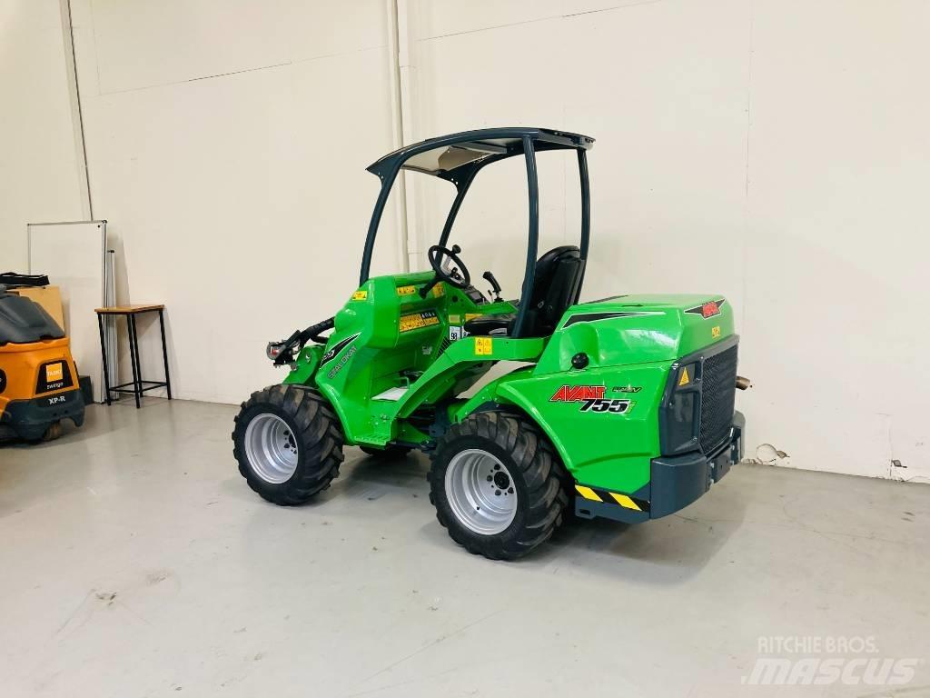 Avant 755 i Mini krautuvai