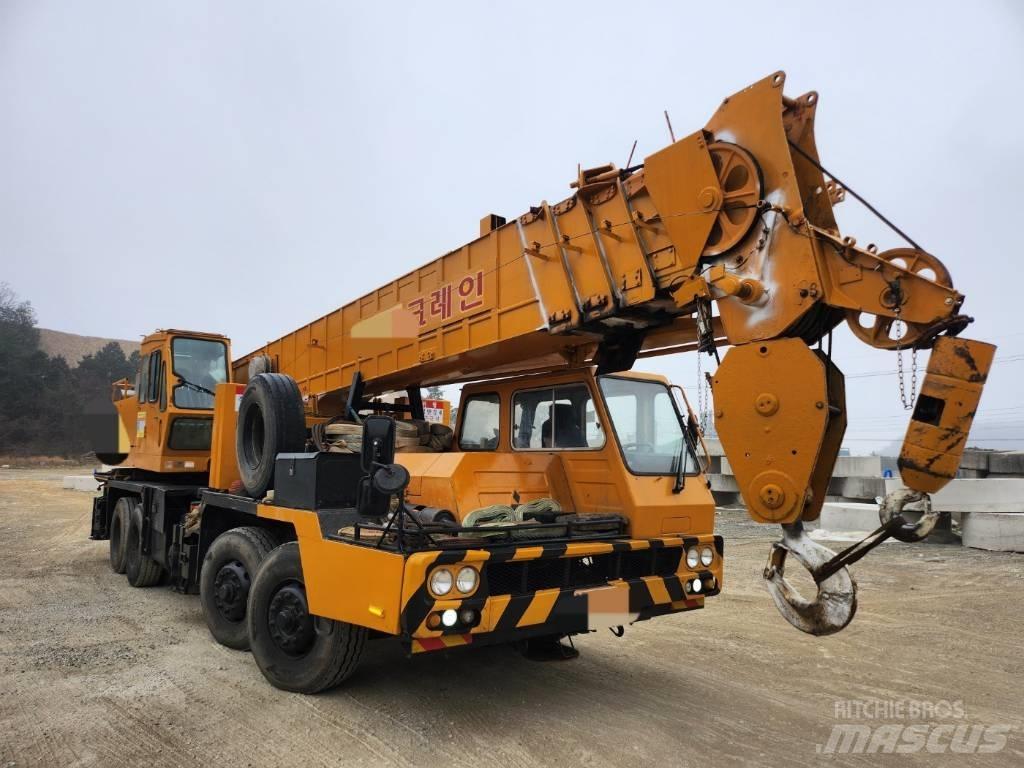 Hyundai HC 50 Visureigiai kranai