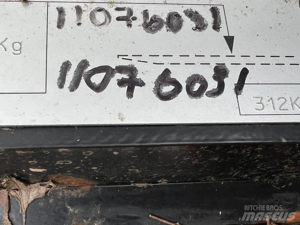 JCB QFIT HEADSTOCK Kiti krovimo ir kasimo mechanizmai ir jų priedai
