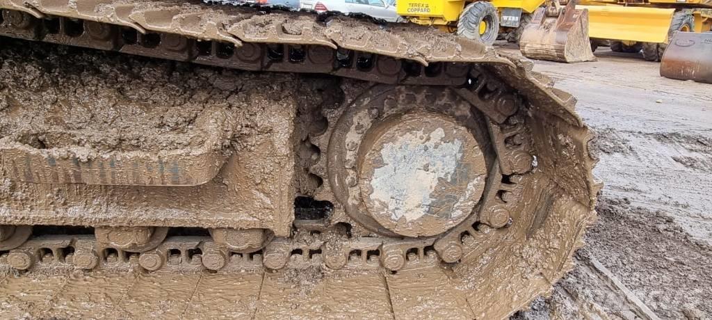 Hyundai HX 140 L Vikšriniai ekskavatoriai