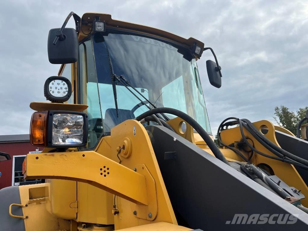 Volvo L 120 E Naudoti ratiniai krautuvai