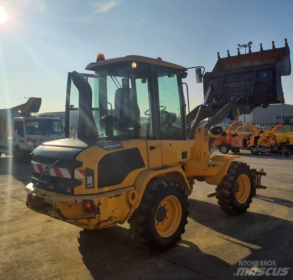 Volvo L30G Naudoti ratiniai krautuvai