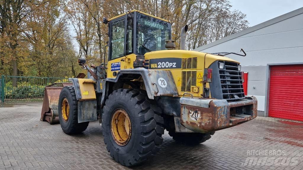 Komatsu WA 200 PZ-6 Naudoti ratiniai krautuvai