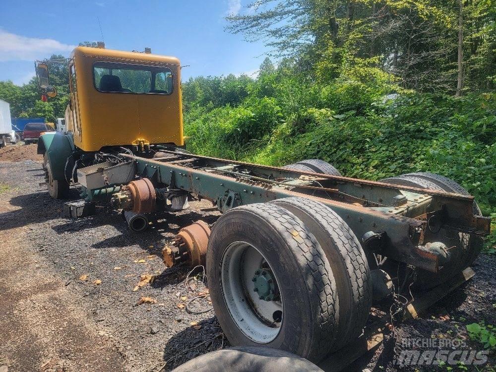 Peterbilt 357 Savivarčių priekabų vilkikai