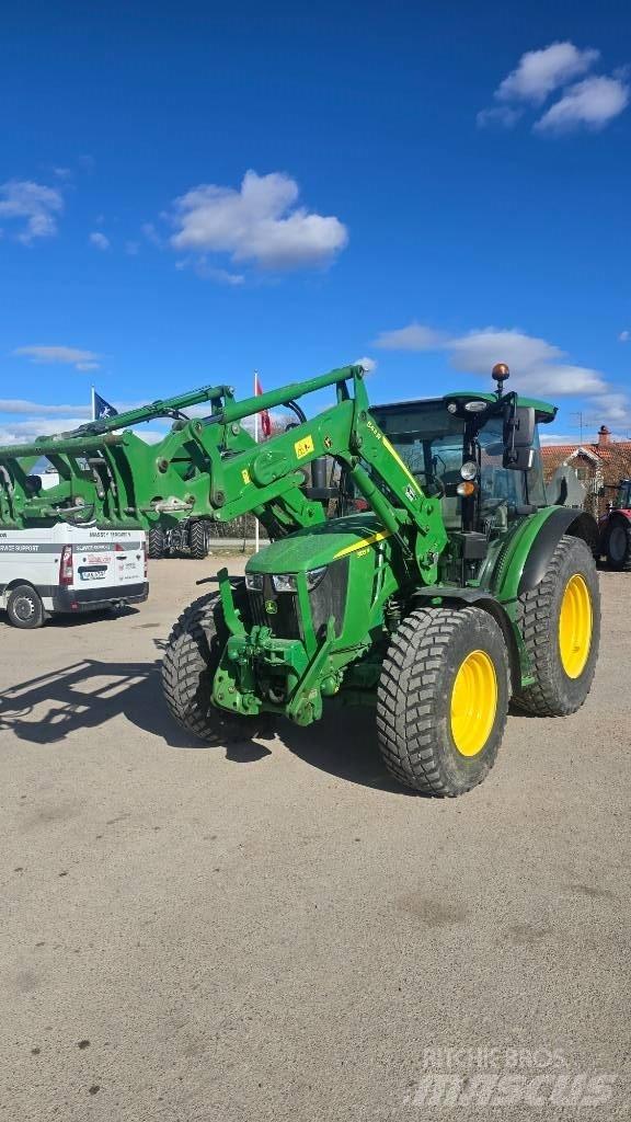 John Deere 5125R Traktoriai