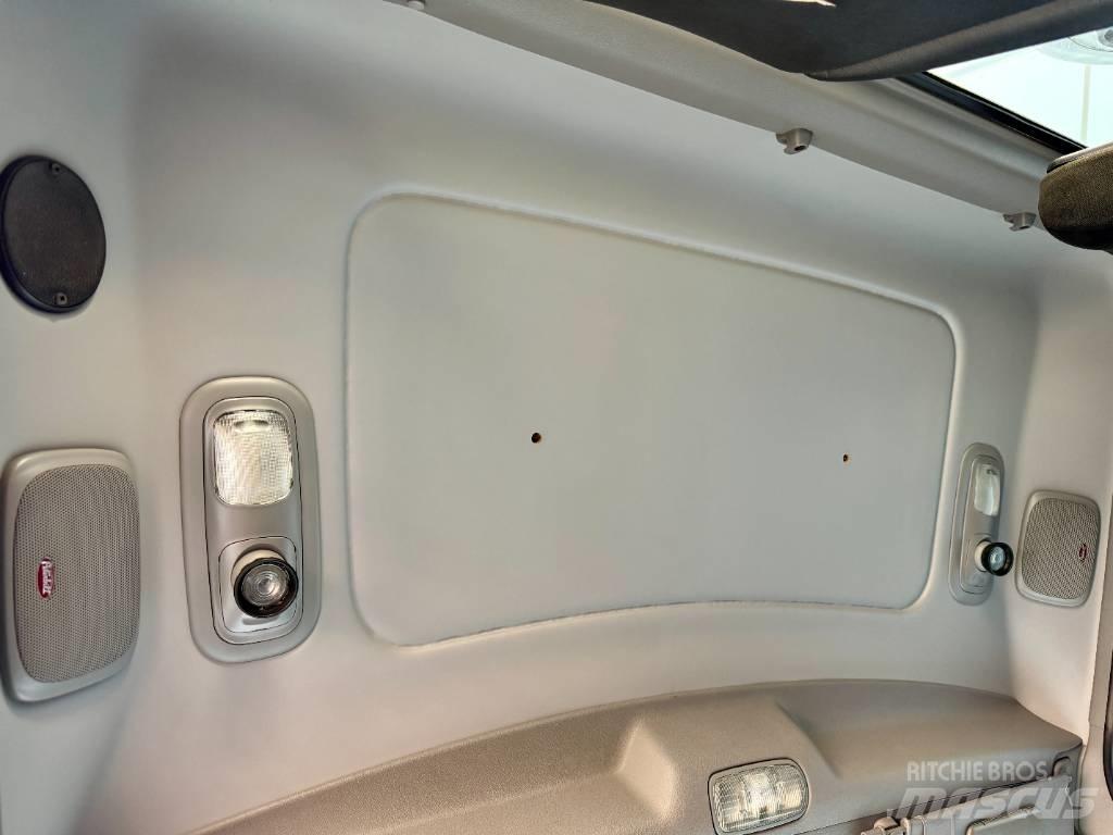 Peterbilt 389 Tractor Units