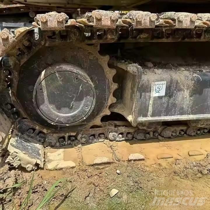 Komatsu PC70 Vikšriniai ekskavatoriai