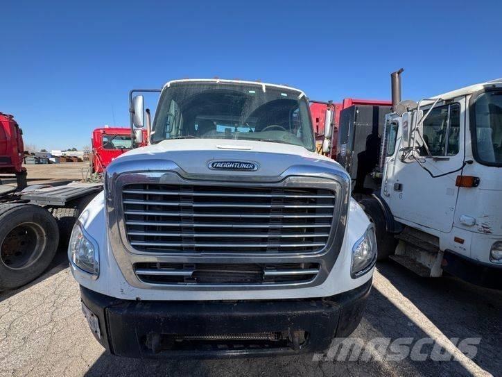 Freightliner M2 Savivarčiai su kabeliniu keltuvu