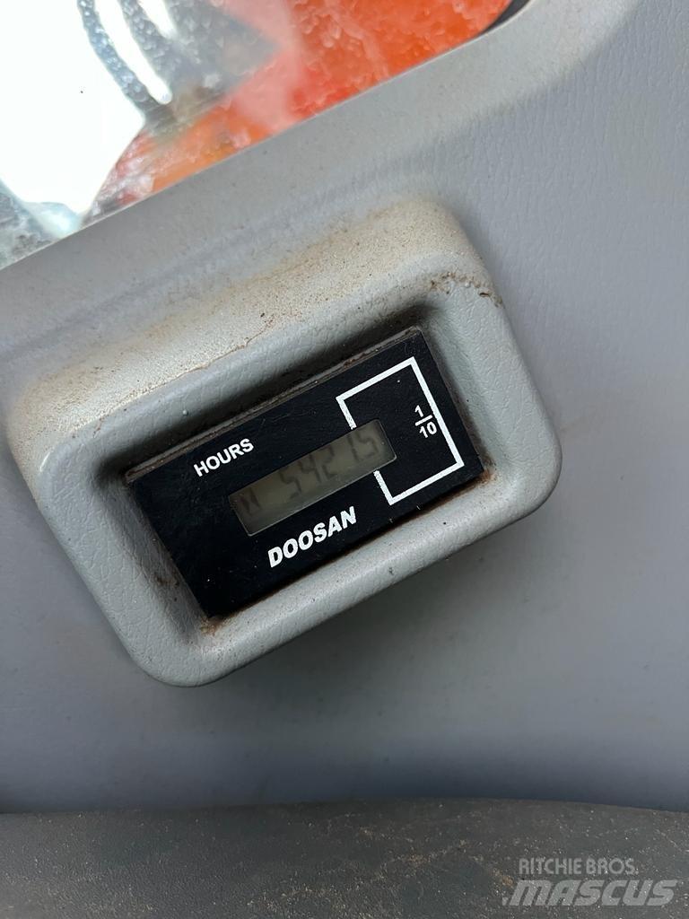 Doosan DX140 LCR Vikšriniai ekskavatoriai