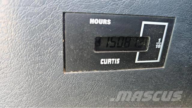 Hyundai Robex 300 LC Vikšriniai ekskavatoriai