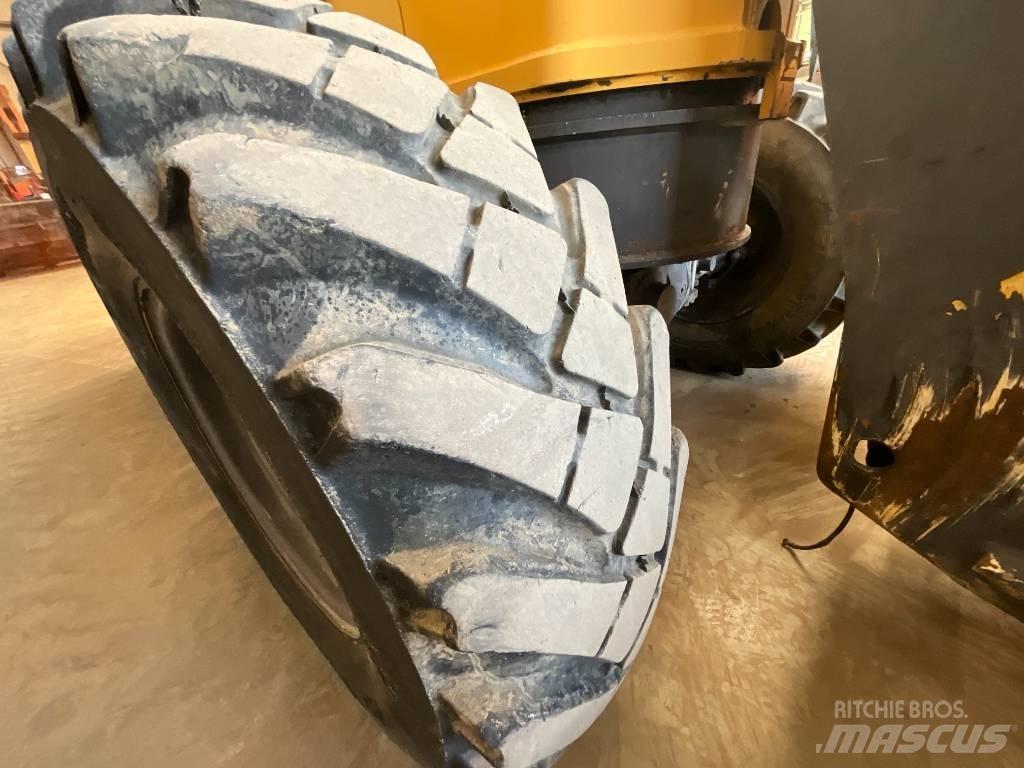 Mecalac AS 700 Naudoti ratiniai krautuvai