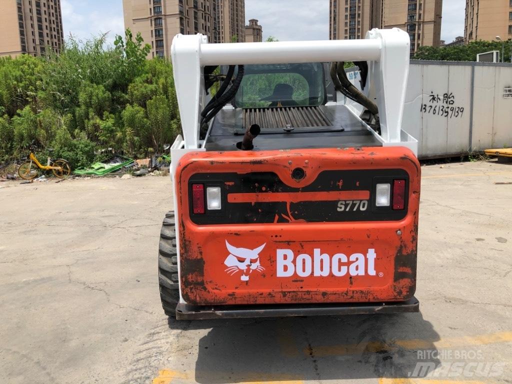 Bobcat S 770 Krautuvai su šoniniu pasukimu