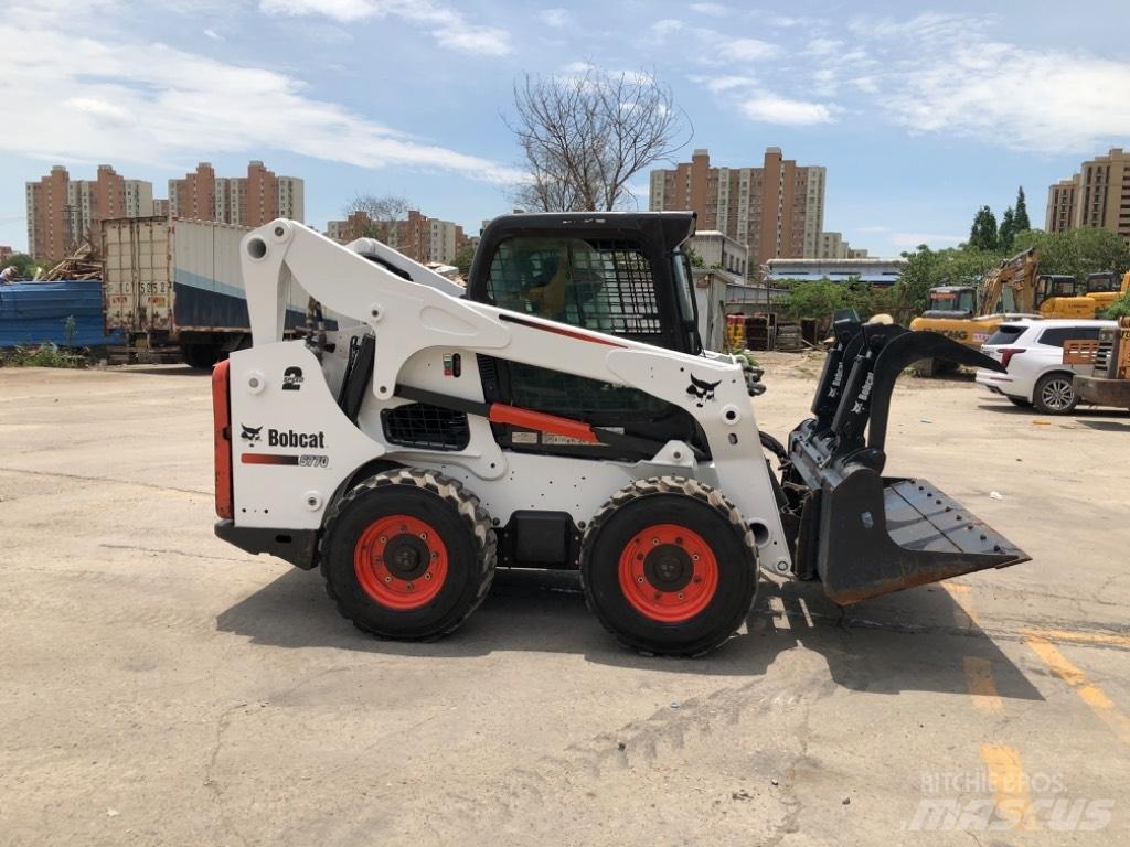 Bobcat S 770 Krautuvai su šoniniu pasukimu