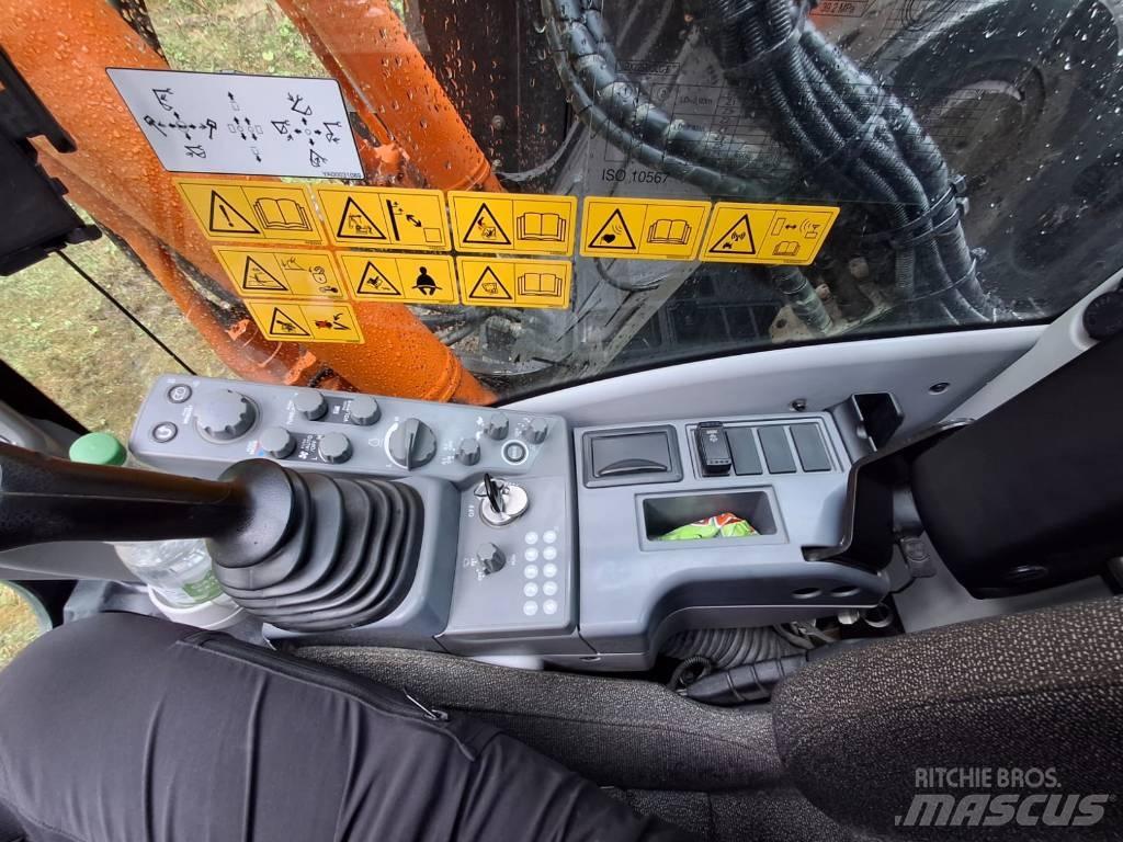 Hitachi ZX 225 US LC Vikšriniai ekskavatoriai