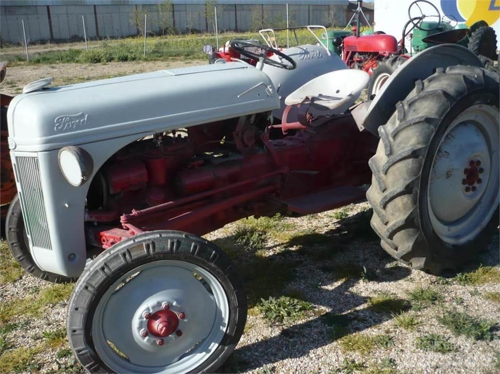 Ford 8N Traktoriai