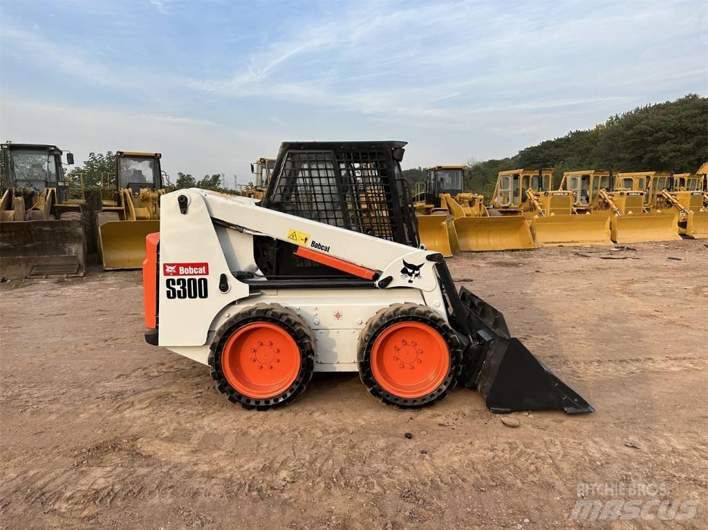 Bobcat S 300 Krautuvai su šoniniu pasukimu