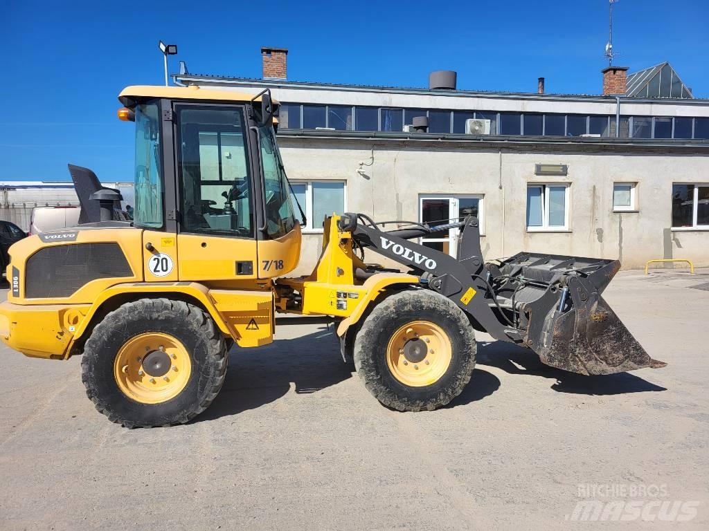 Volvo L 30 G Naudoti ratiniai krautuvai