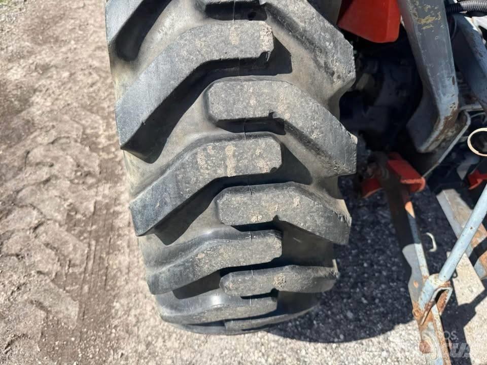 Kubota B 7800 HSD Traktoriai
