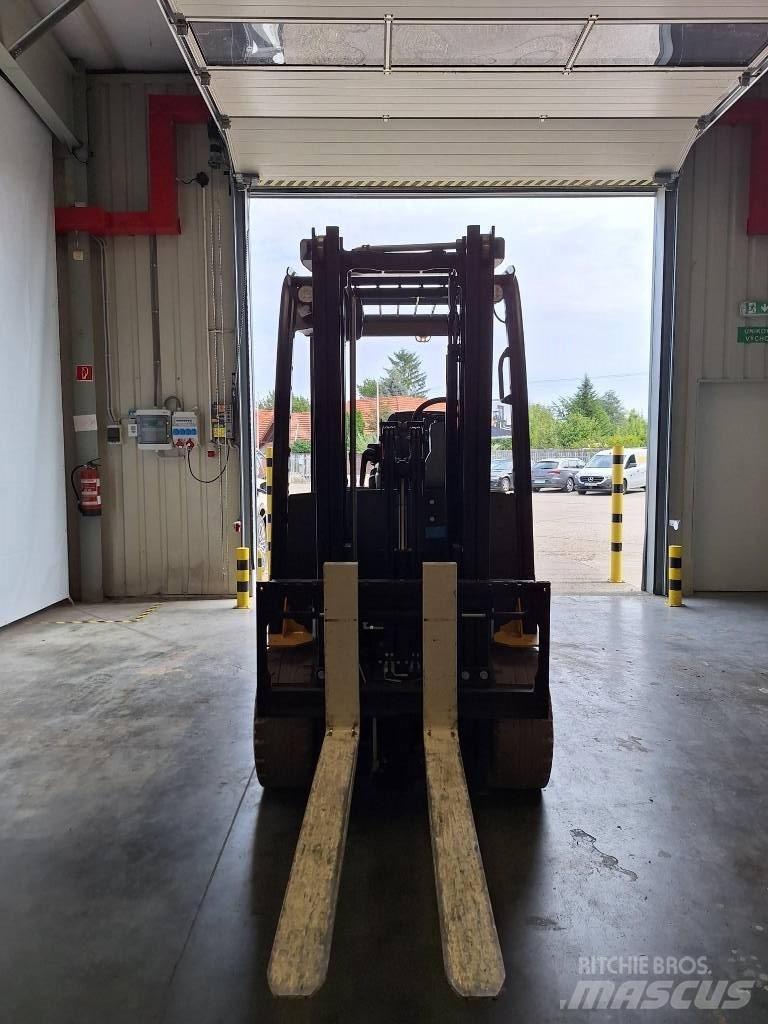 Yale ERP 30 VL Elektriniai šakiniai krautuvai