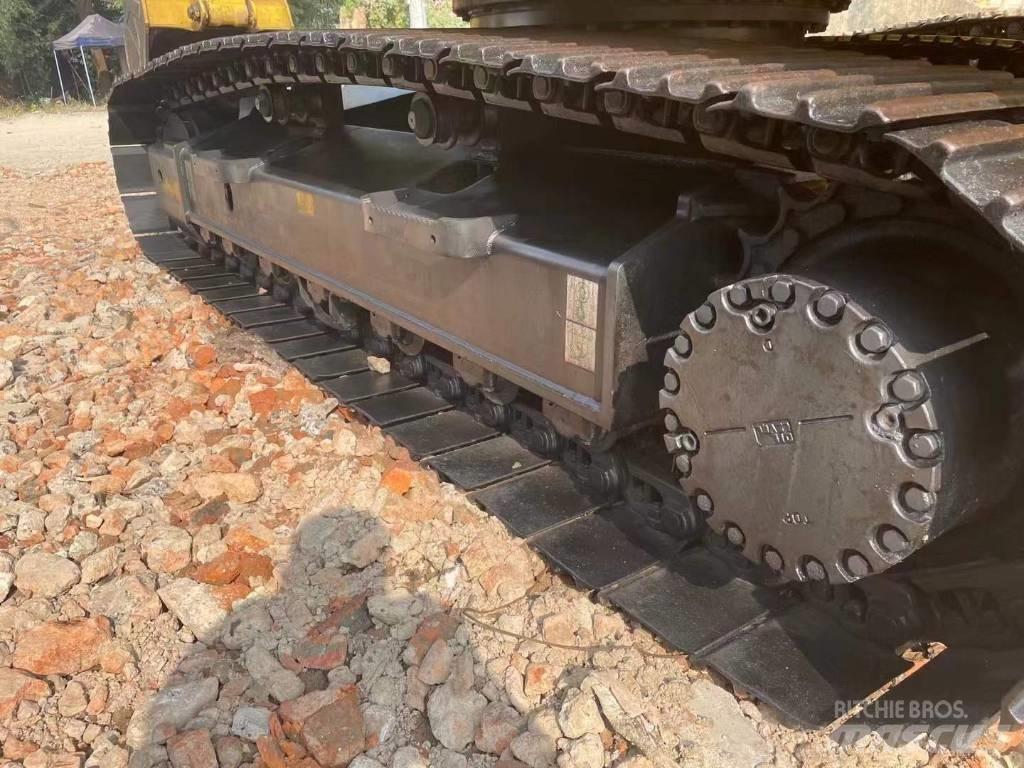 Komatsu PC 200 Vikšriniai ekskavatoriai